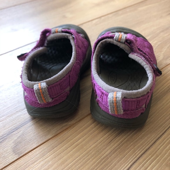 SOLD Keen Infant Size 4 Sandals - Picture 3 of 4